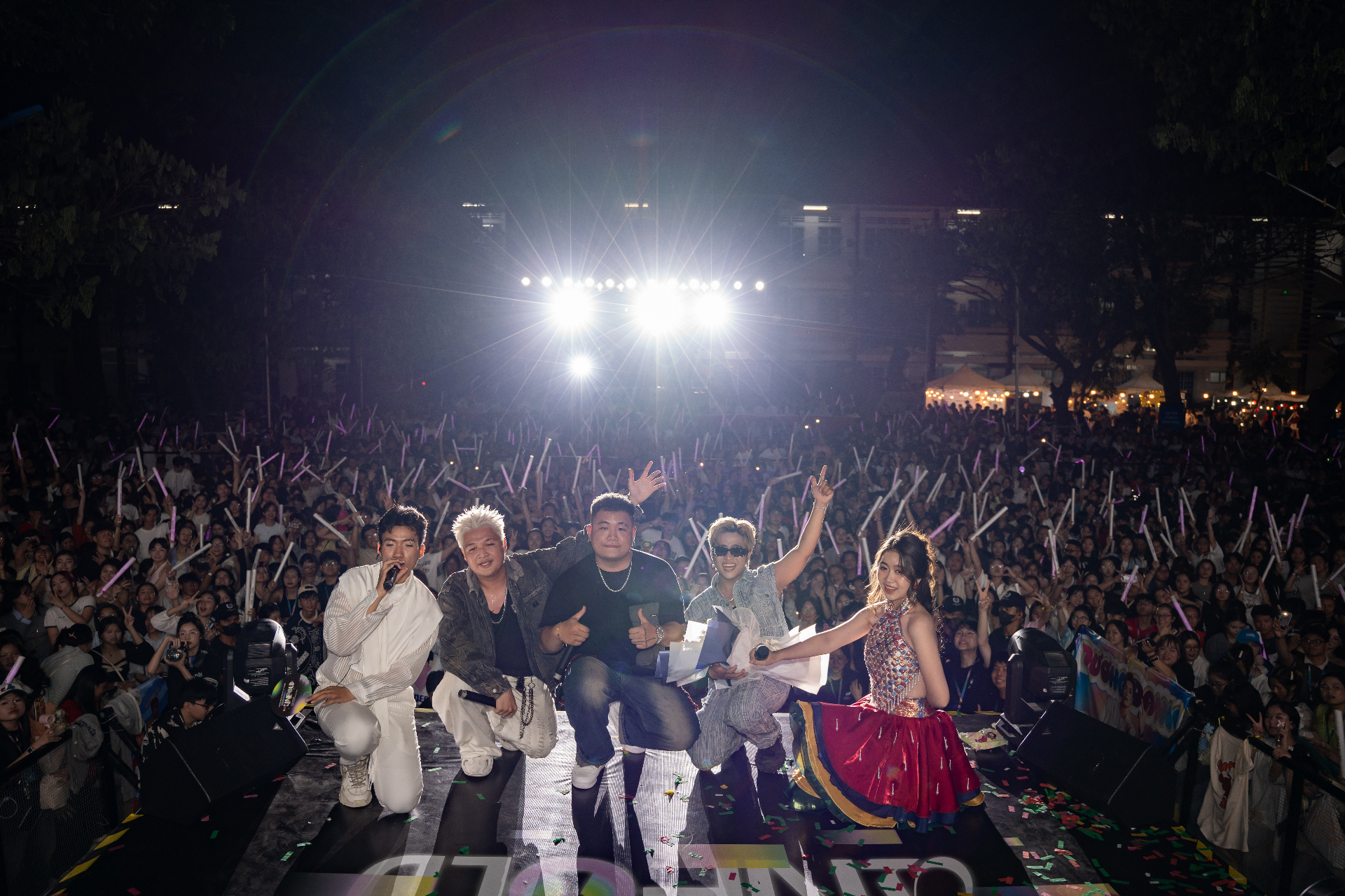 Festival crowd group photo